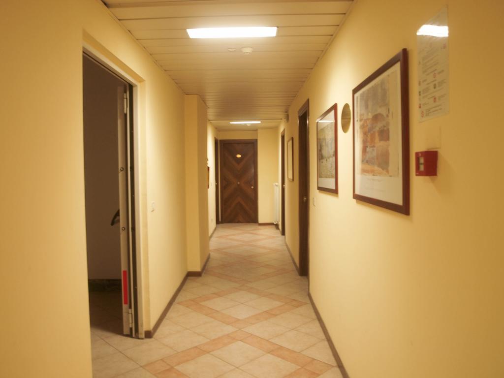 御夫座酒店 里米尼 外观 照片
